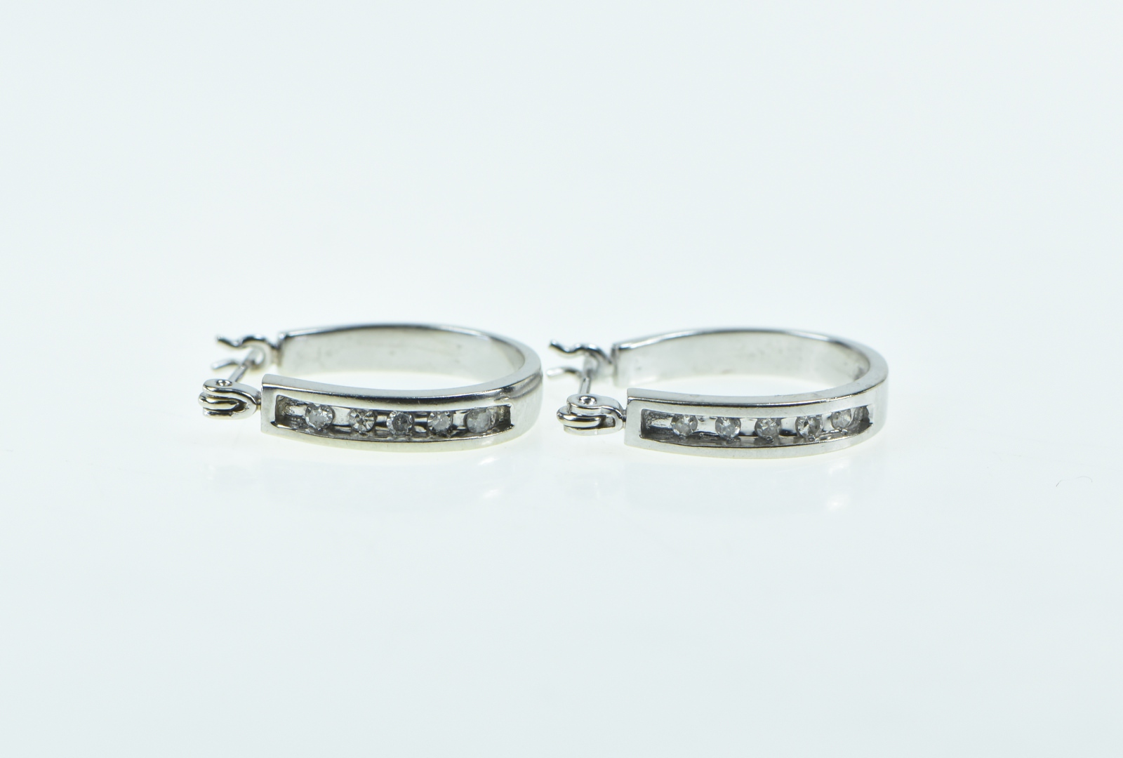 10K 17.3mm Diamond Vintage Fashion Hoop White Gold Earrings