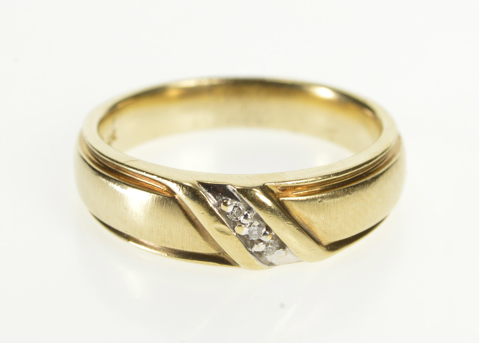 10k Diamond Stripe Retro Men S Wedding Band Yellow Gold Ring Size 10 25 Property Room