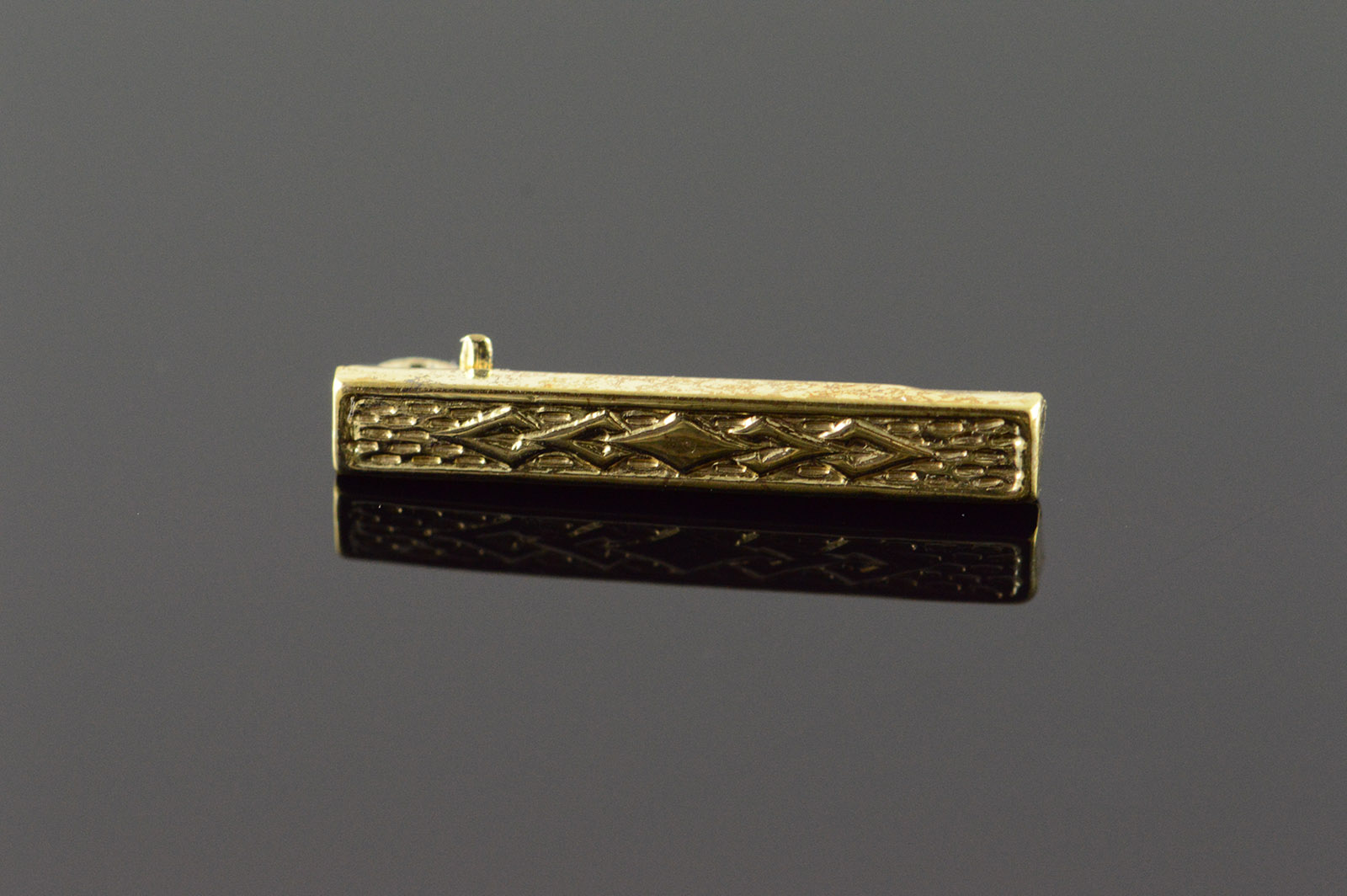 10K Fancy Engraved Bar Yellow Gold Pin/Brooch | Property Room