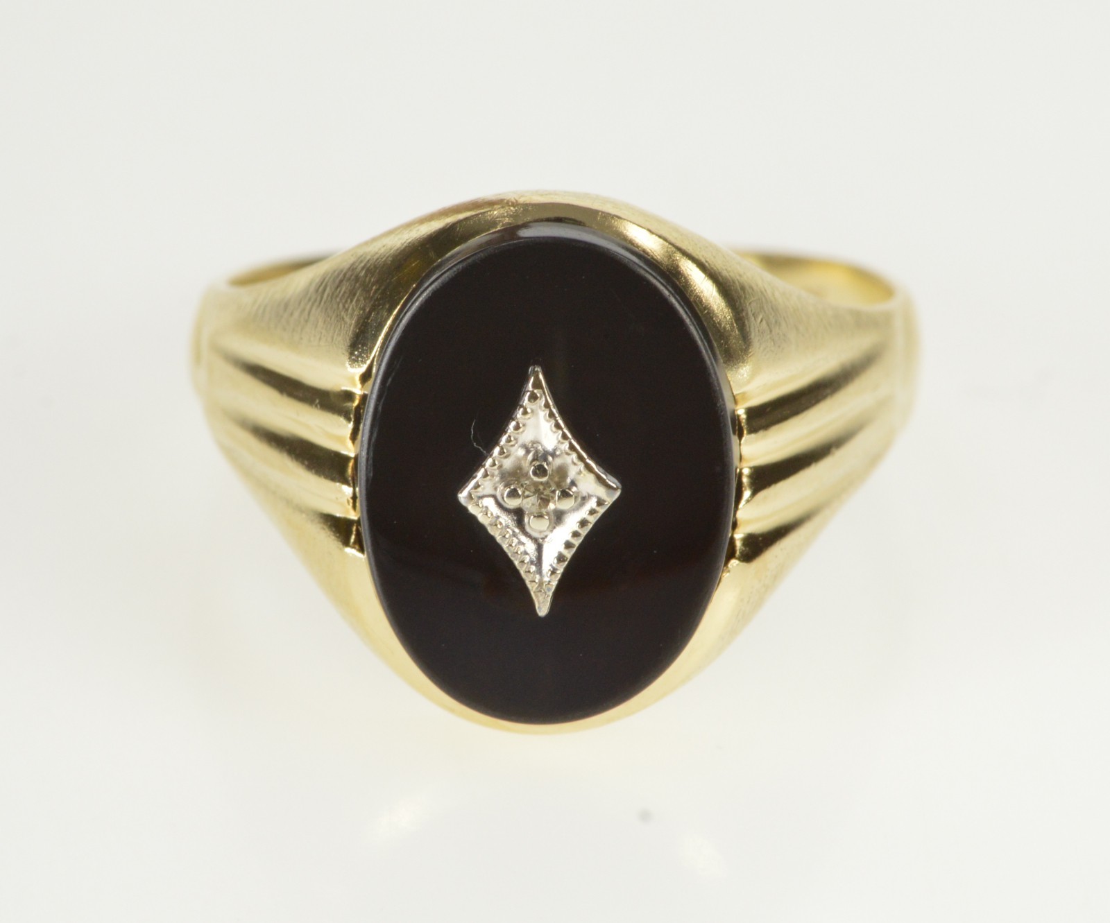 10k Men S Oval Retro Black Onyx Diamond Overlay Yellow Gold Ring Size 12 Property Room