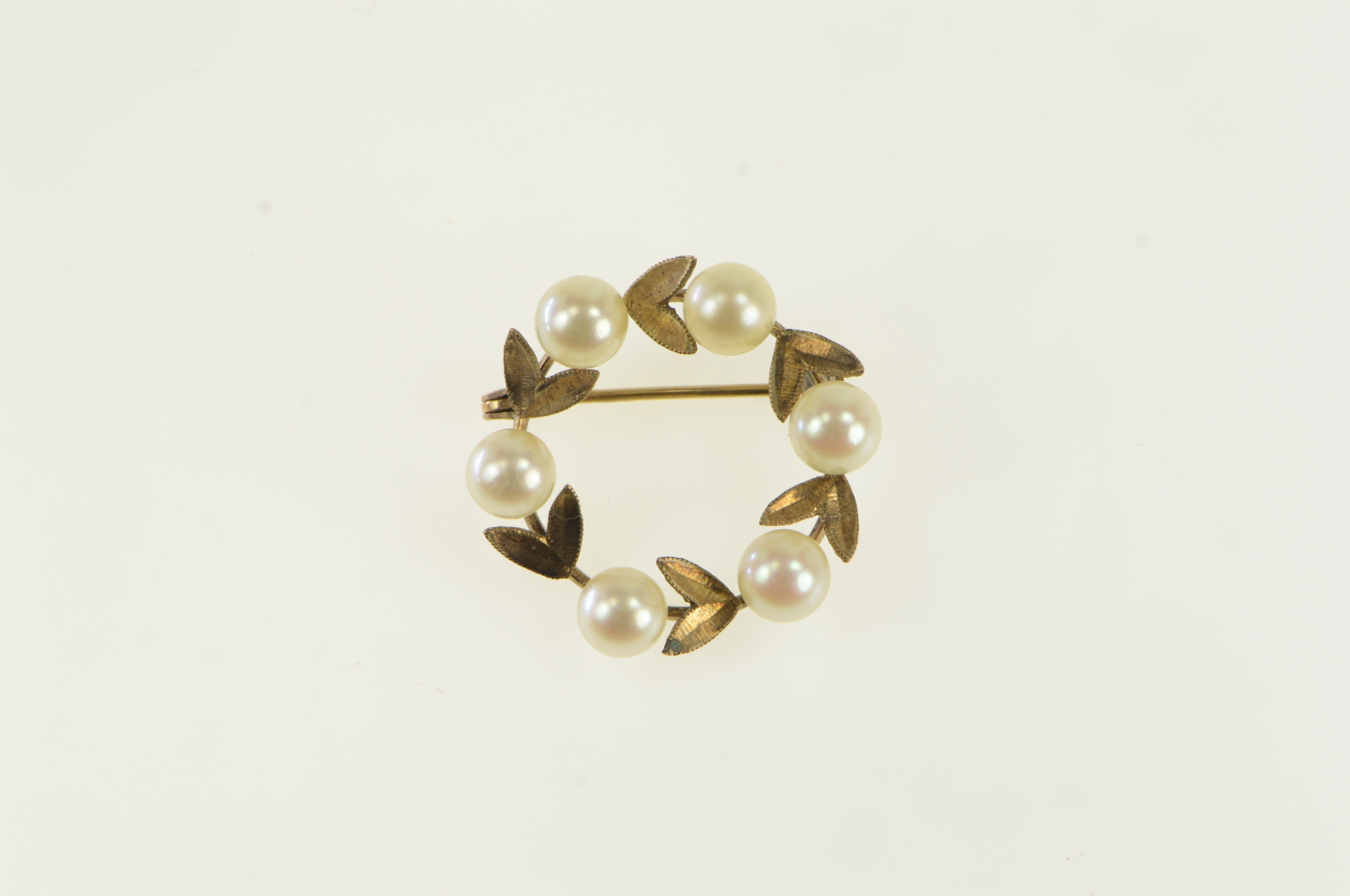 10K Ornate Pearl Leaf Vine Round Circle Yellow Gold Pendant