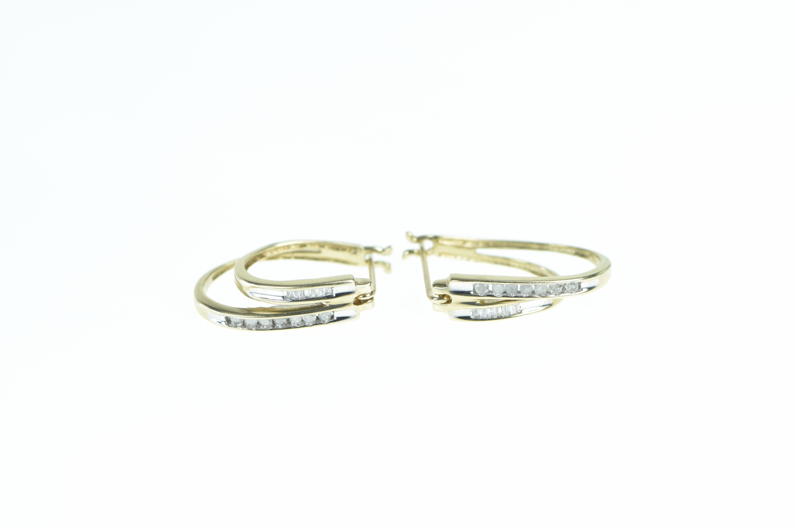 Geometric Oval Hoop Earrings in 10K Yellow Gold