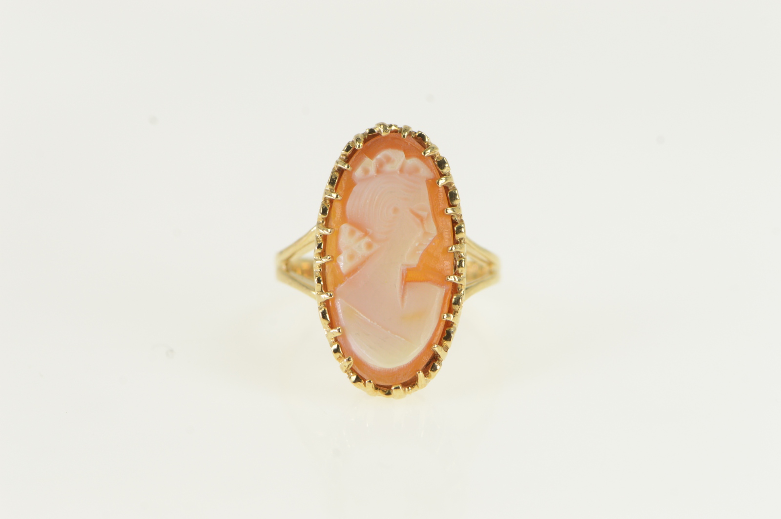 10K Oval Vintage Carved Shell Cameo Yellow Gold Ring, Size 6