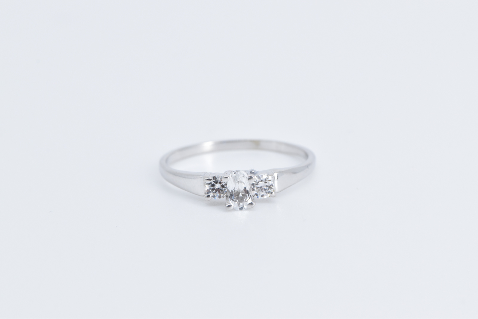 10K Oval White Sapphire Travel Engagement CZ White Gold Ring, Size 7.5