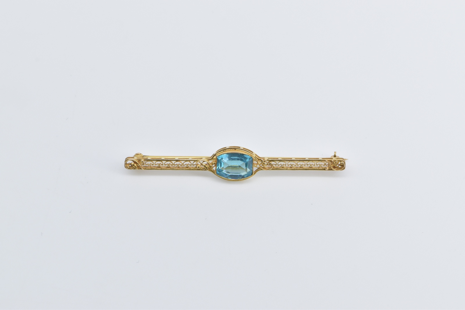 10K Victorian Blue Topaz Ornate Filigree Bar Yellow Gold Pin/Brooch