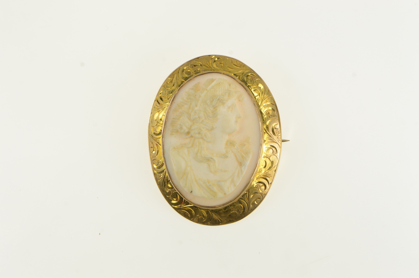 10K Victorian Shell Cameo Seed Pearl Yellow Gold Pendant/Pin