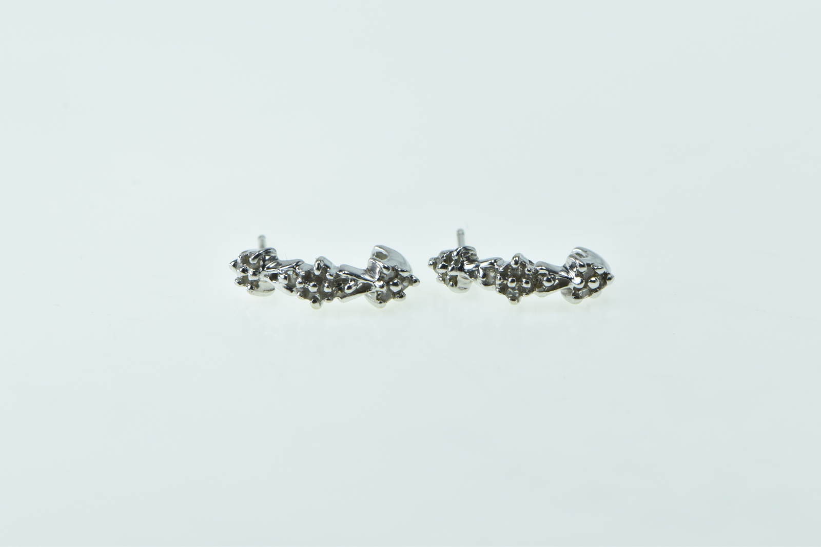 10K Vintage Diamond Cluster Curved Bar Fashion White Gold Earrings