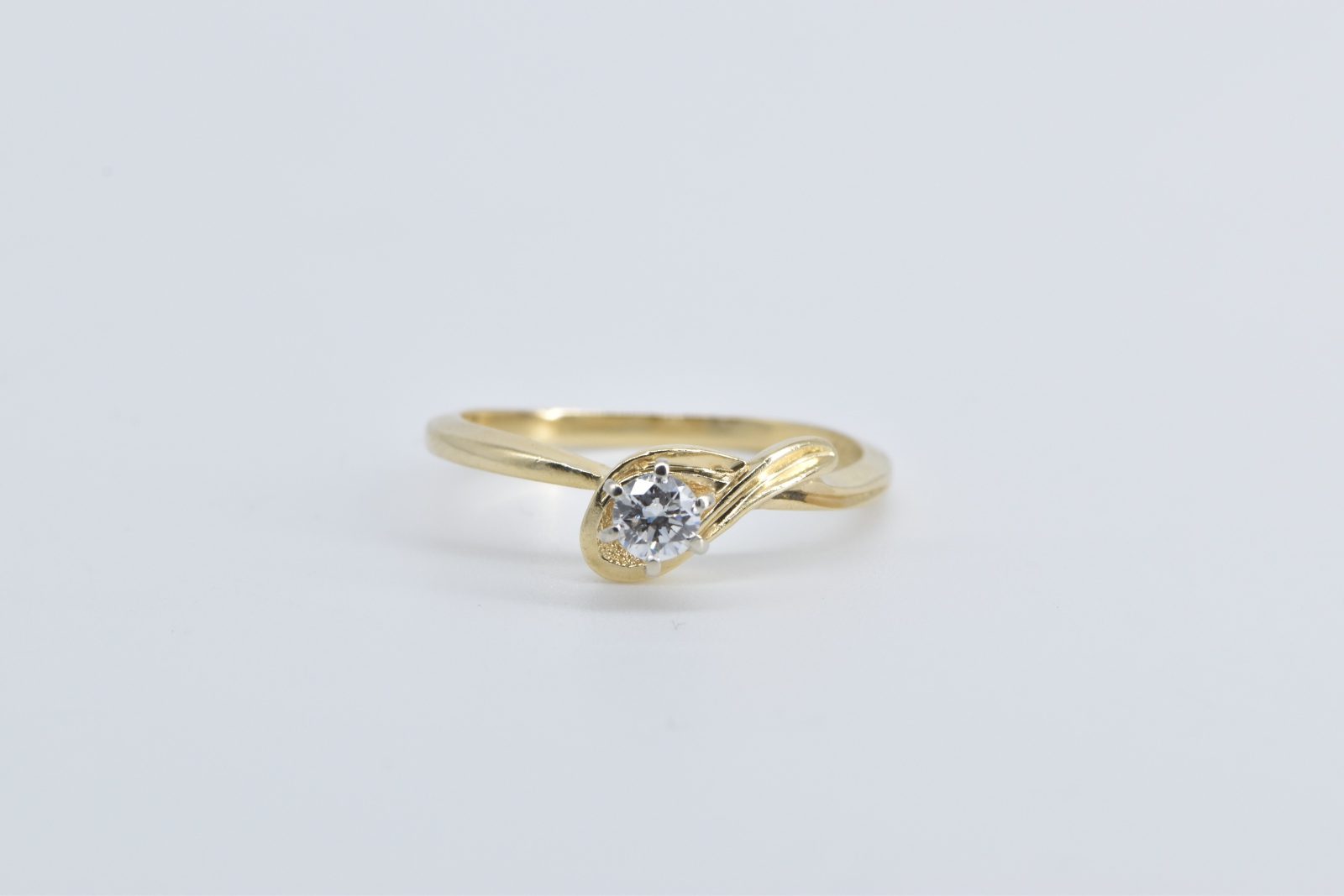 14K 0.17 Ct Diamond Solitaire Wavy Engagement Yellow Gold Ring, Size 6