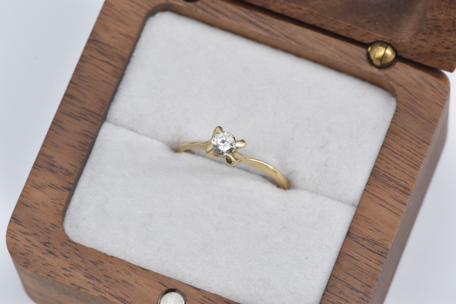 14K 0.22 Ct Diamond Solitaire Swirl Engagement Yellow Gold Ring, Size 4.75