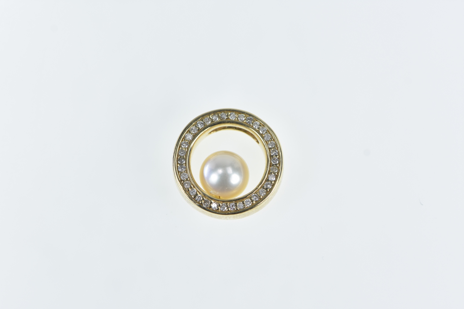 14K 0.25 Ctw Diamond Pearl Circle Round Yellow Gold Pendant