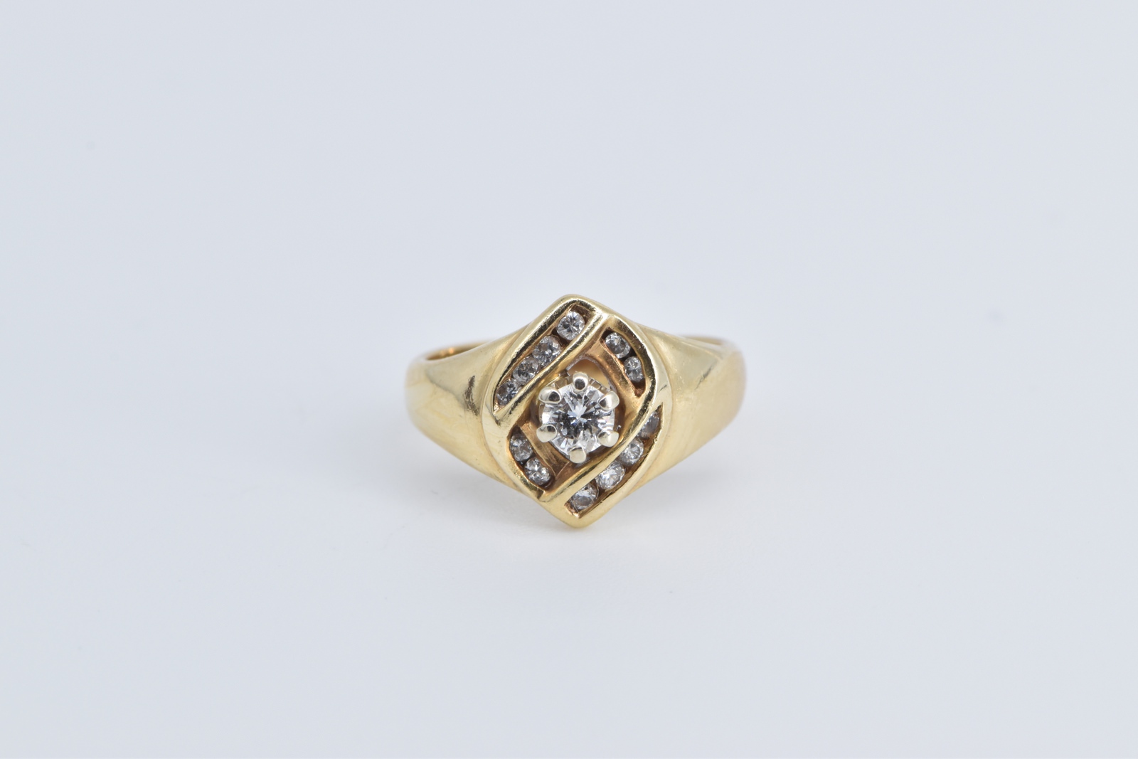 14K 0.25 Ctw Natural Diamond Halo Promise Yellow Gold Ring, Size 3.5