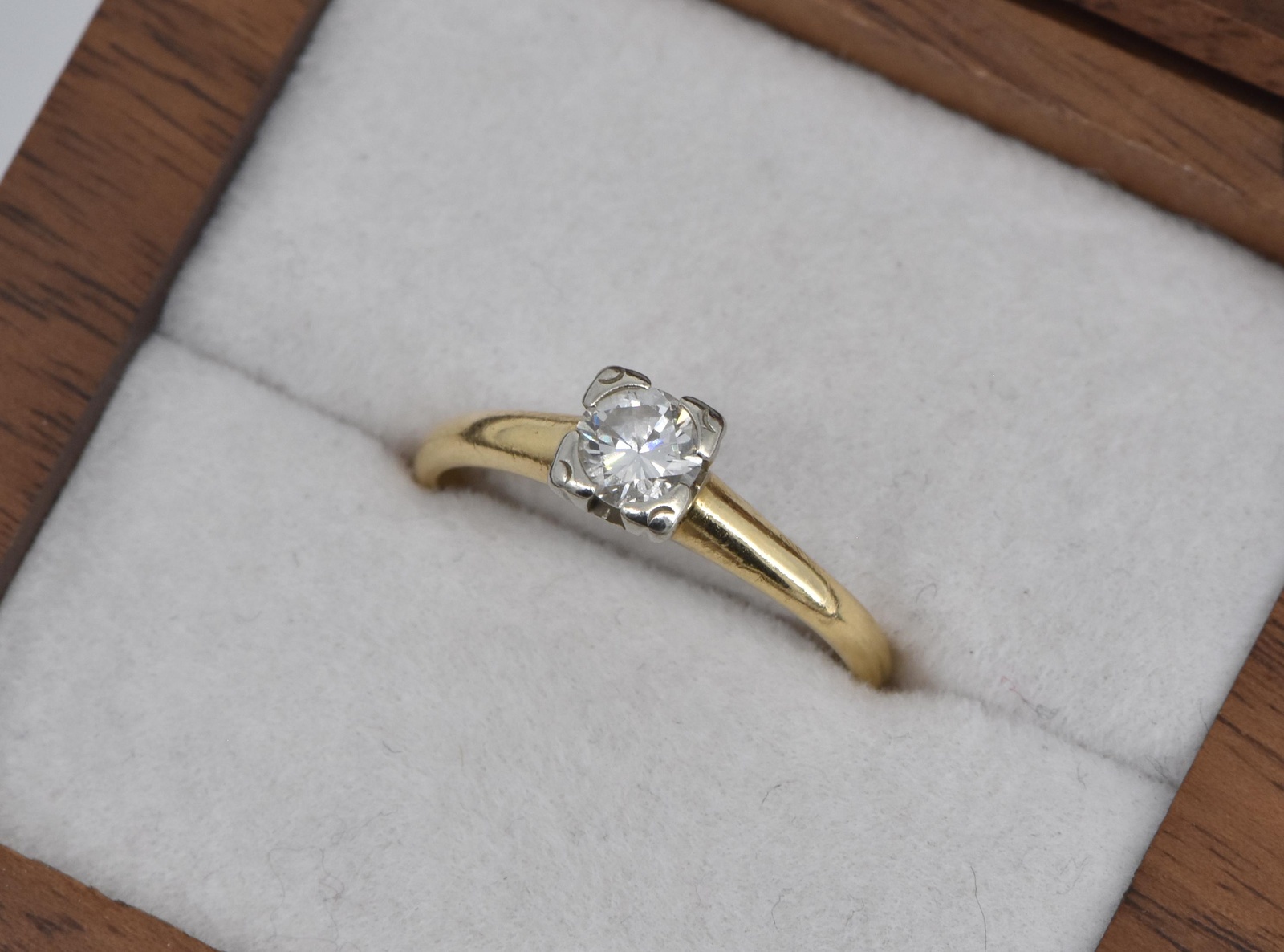 14K 0.30 Ct Diamond Solitaire Engagement Promise Yellow Gold Ring, Size 5.75