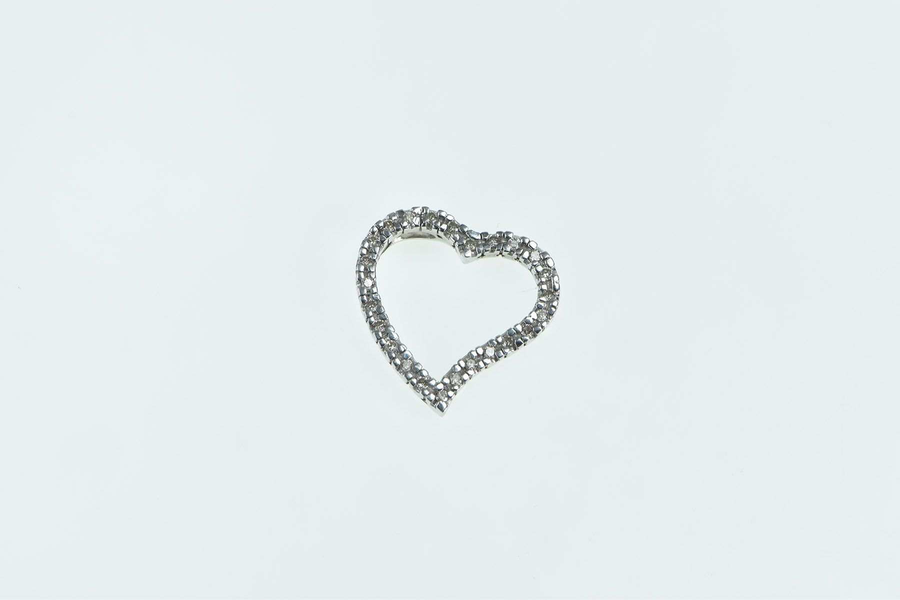 14K 0.30 Ctw Diamond Heart Love Symbol Vintage White Gold Pendant
