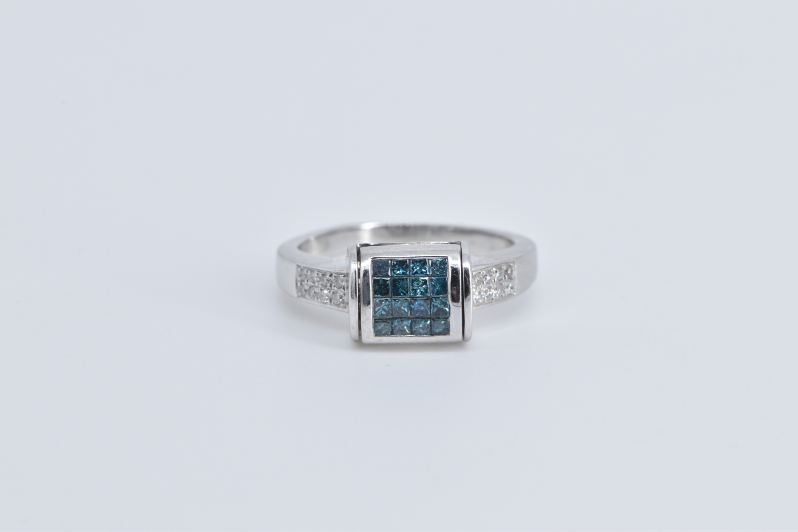 14K 0.60 Ctw Black Blue White Diamond Reversible White Gold Ring, Size 6