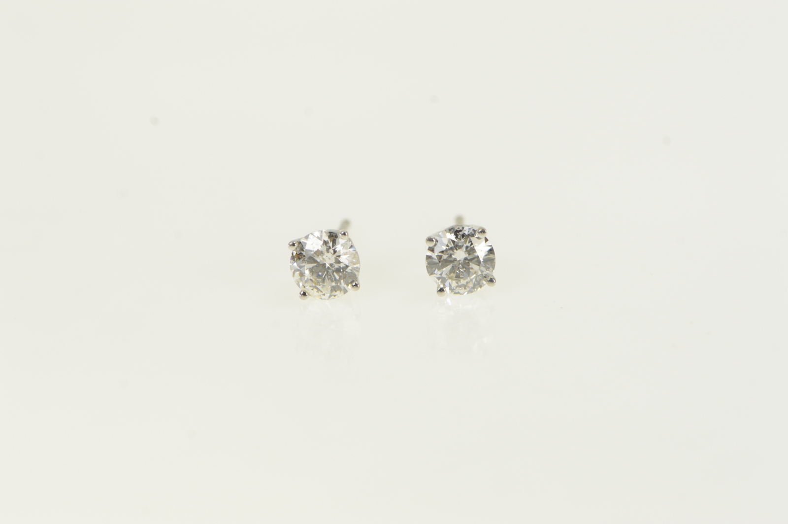 14K 0.79 Ctw Diamond Solitaire Stud Vintage Yellow Gold Earrings
