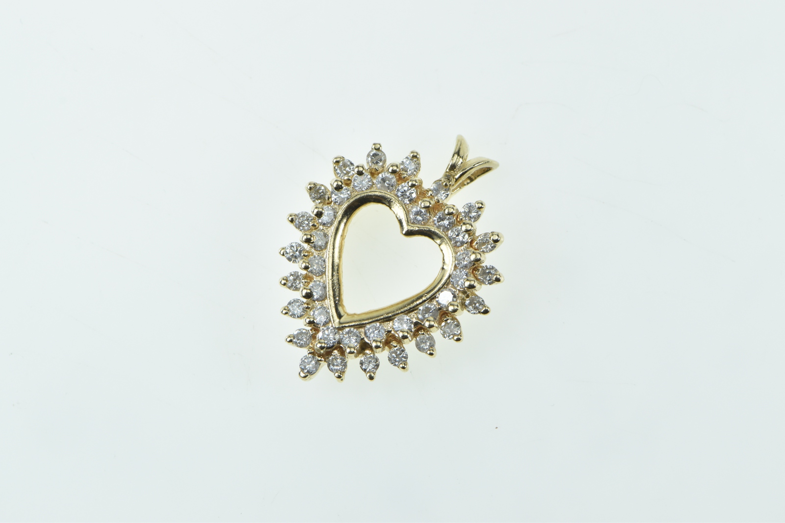 14K 0.95 Ctw Diamond Cluster Heart Love Symbol Yellow Gold Pendant