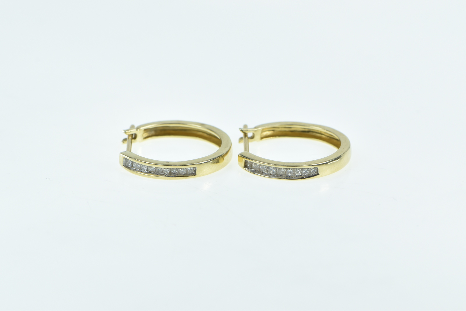 14K 1.00 Ctw Princess Diamond 22.1mm Vintage Hoop Yellow Gold Earrings