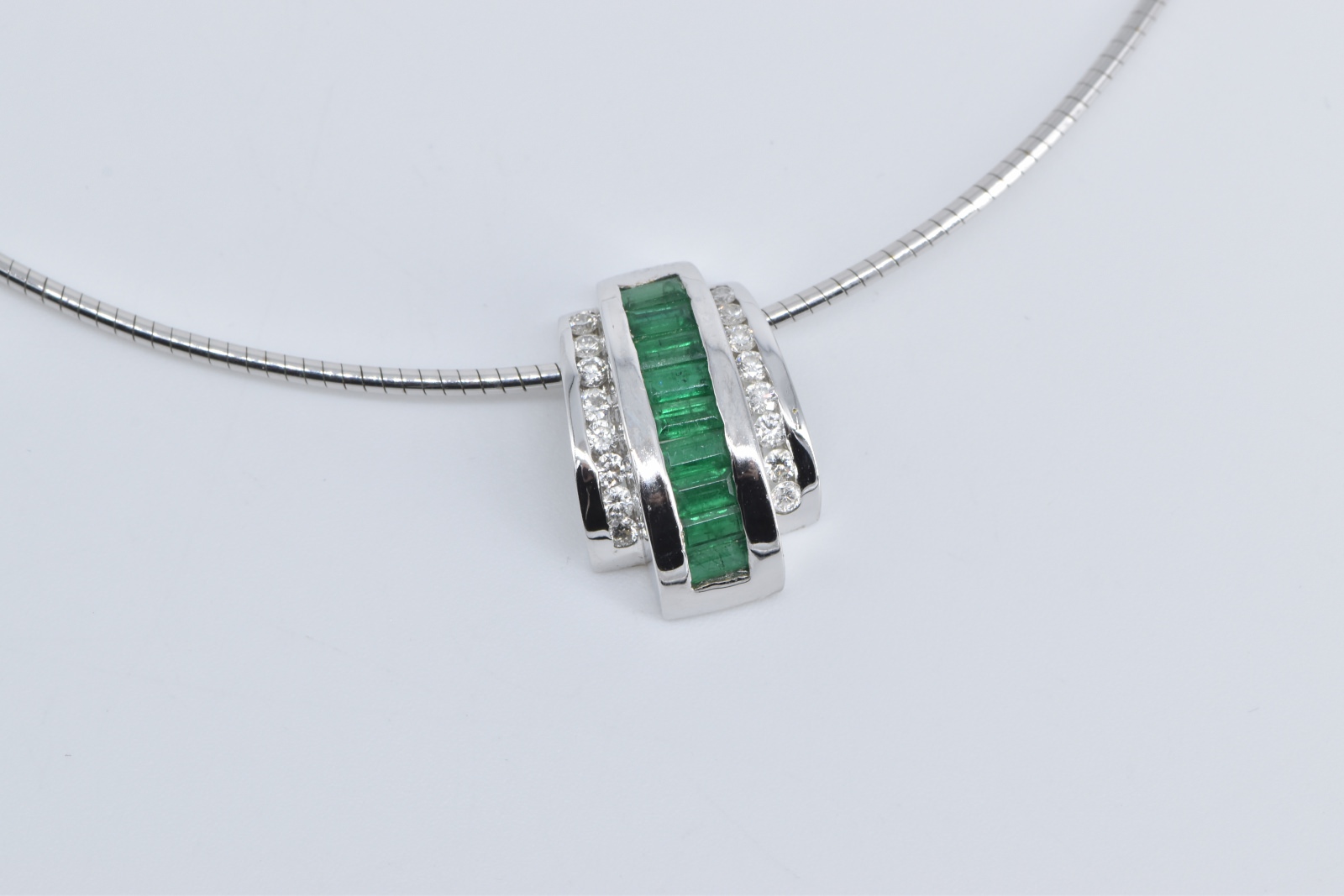 14K 1.50 Ctw Baguette Emerald Diamond Cocoon White Gold Necklace 16"