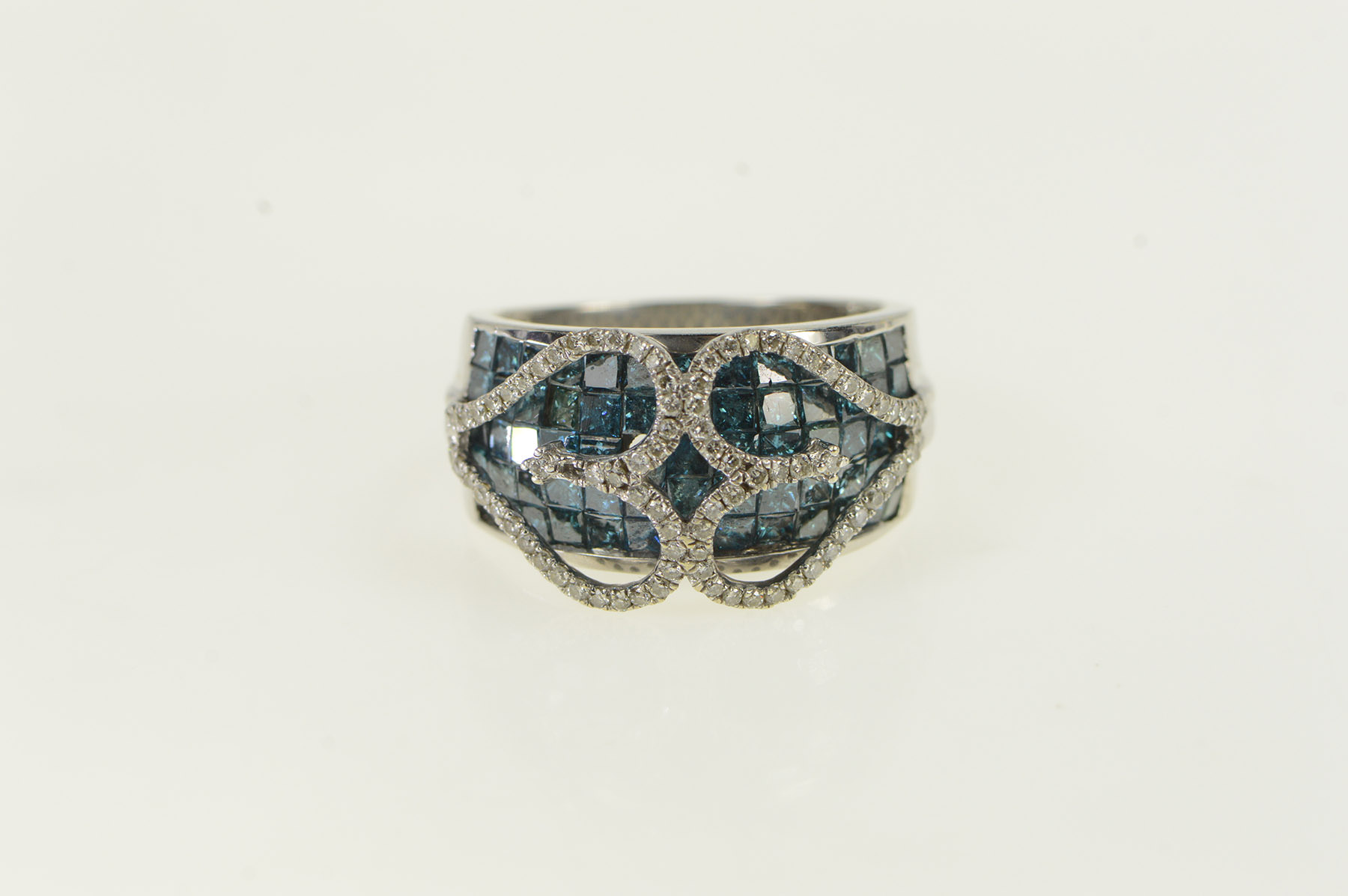 14K 1.75 Ctw Blue and White Diamond Heart White Gold Ring, Size 7.25