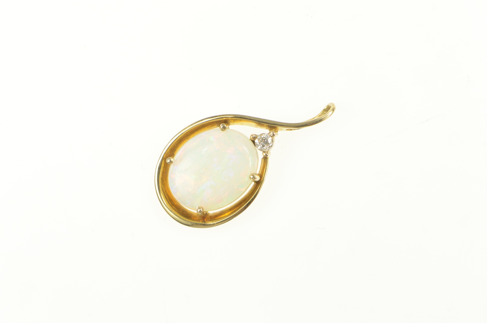 14K 2.46 Ctw Natural Opal Diamond Classic Vintage Yellow Gold Pendant
