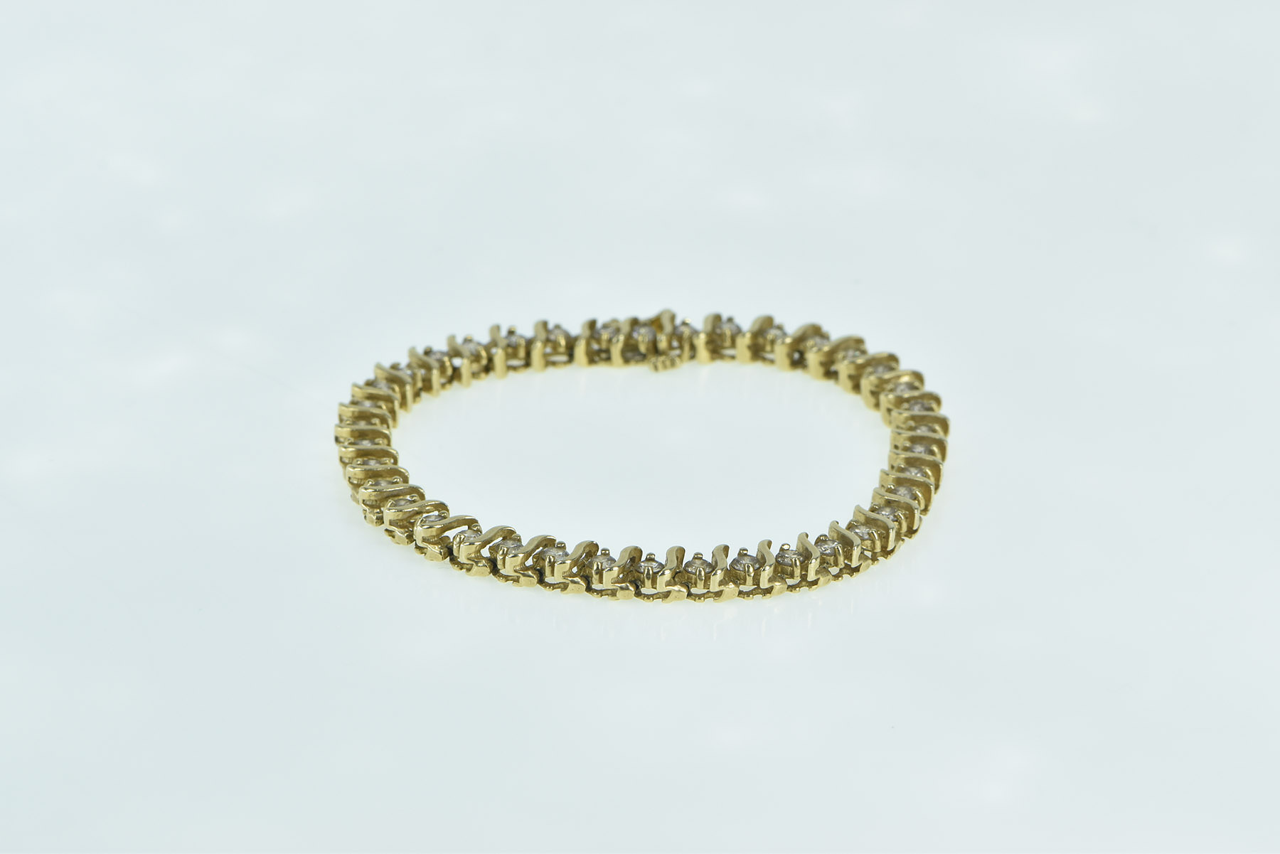 14K 3.00 Ctw Round Diamond Classic Wavy Tennis Yellow Gold Bracelet 7"