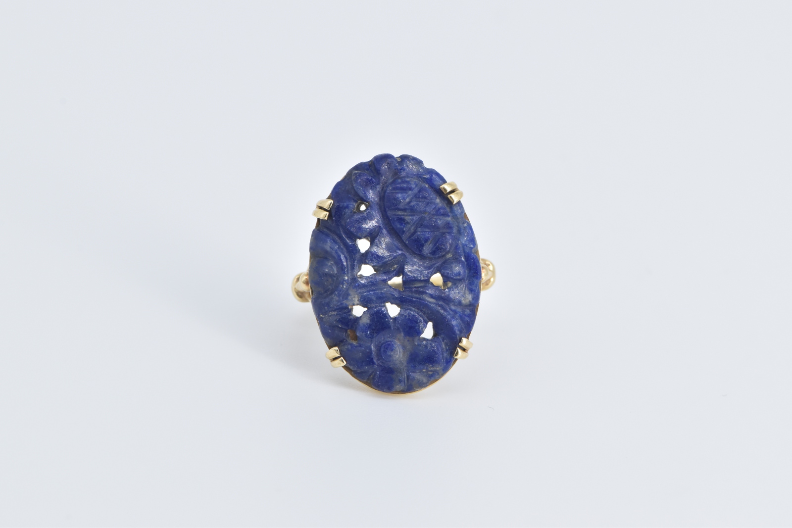 14K Carved Lapis Lazuli Floral Motif Ornate Oval Yellow Gold Ring, Size 7