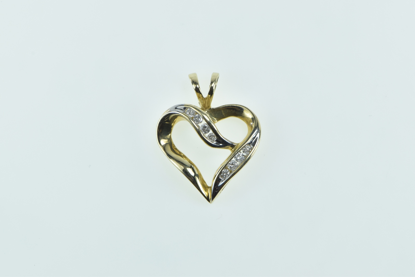 14K Classic Diamond Vintage Heart Love Symbol Yellow Gold Pendant