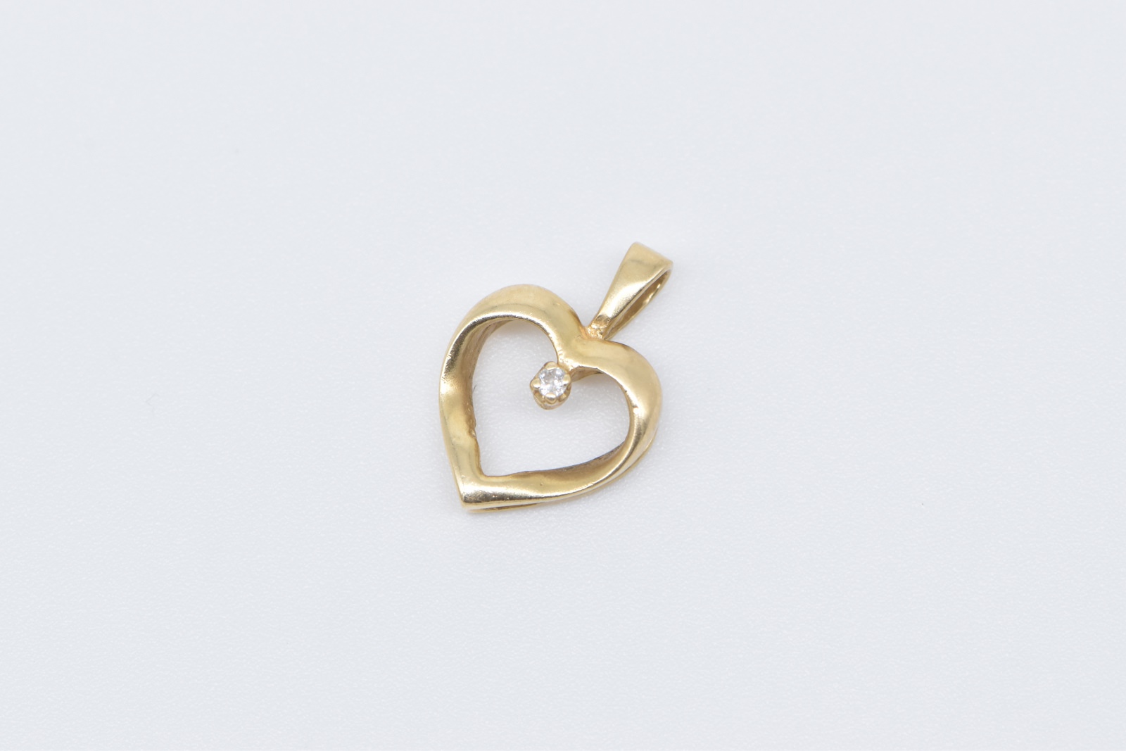 14K Diamond Heart Love Symbol Romantic Vintage Yellow Gold Charm/Pendant