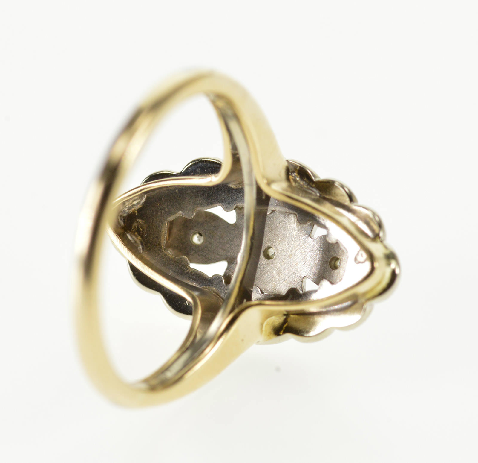 14K Diamond Inset Scalloped Trip Pointed Oval Yellow Gold Ring, Size 2.