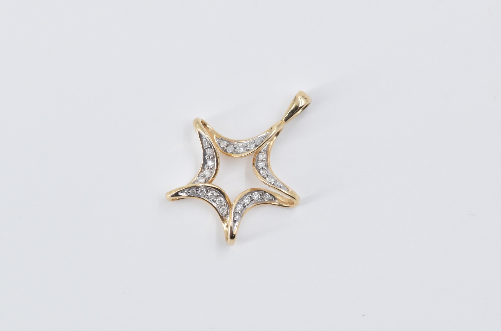 14K Diamond Loop Twist Star Fashion Yellow Gold Pendant