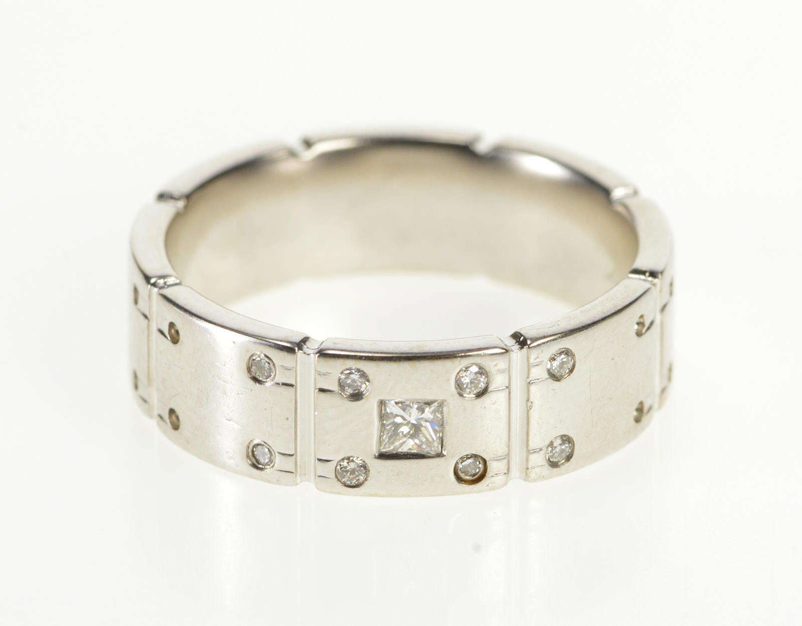 14K Ornate Men�s Diamond Men�s Wedding Band White Gold