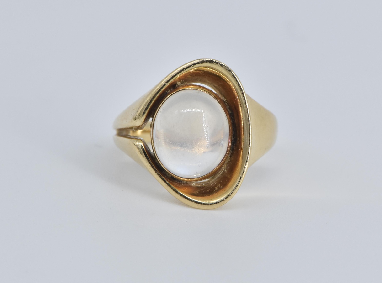 14K Ornate Natural Moonstone Cabochon Freeform Yellow Gold Ring, Size 6.5