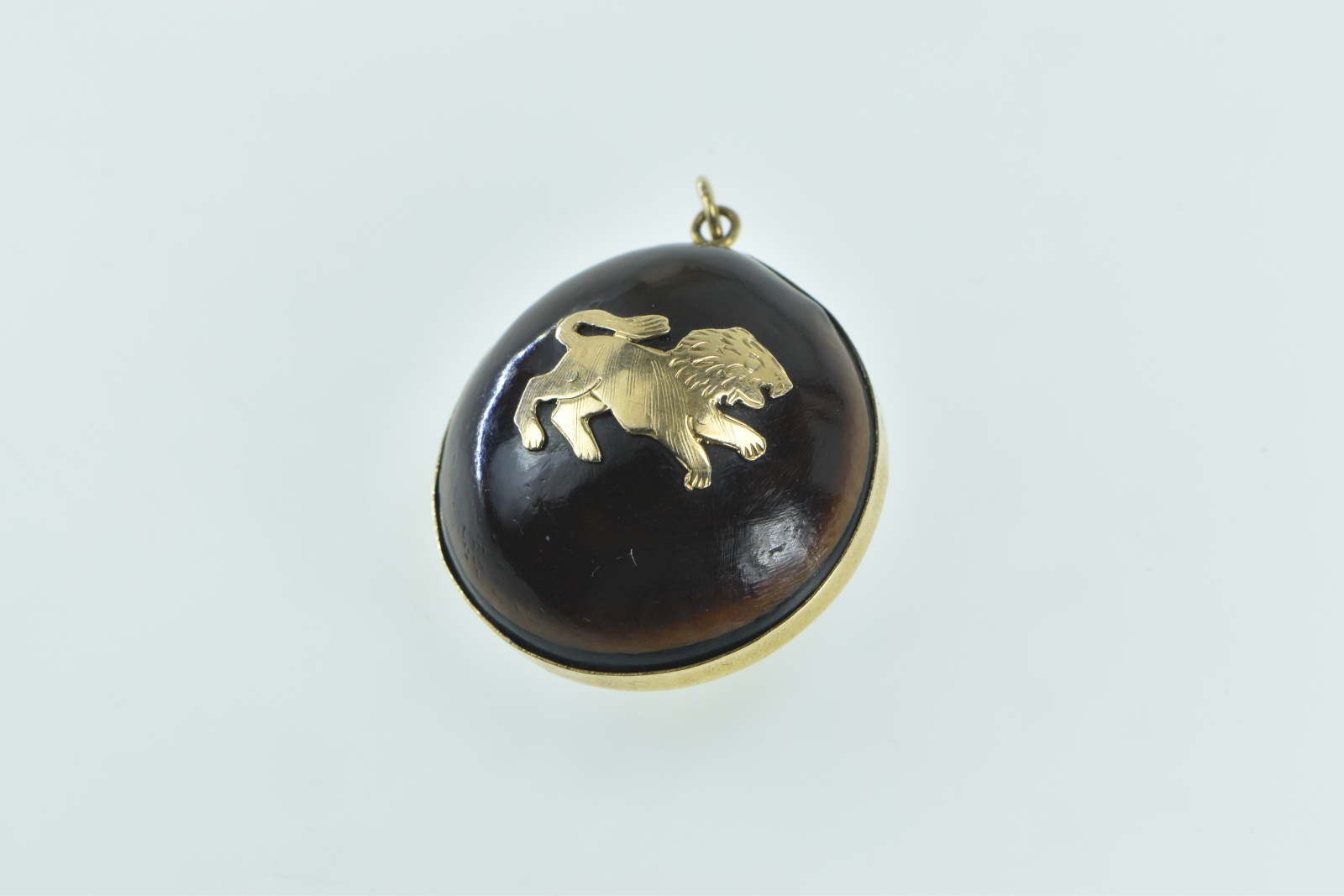 14K Passant Lion Vintage Ornate Wooden Ball Sphere Yellow Gold Pendant