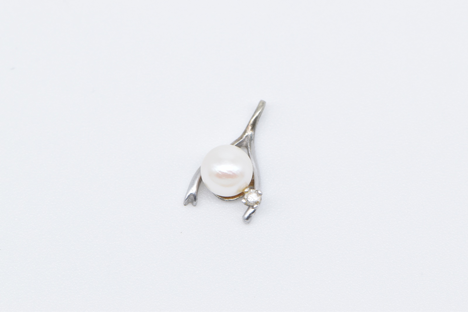 14K Pearl Diamond Accent Vintage Horse Shoe White Gold Charm/Pendant