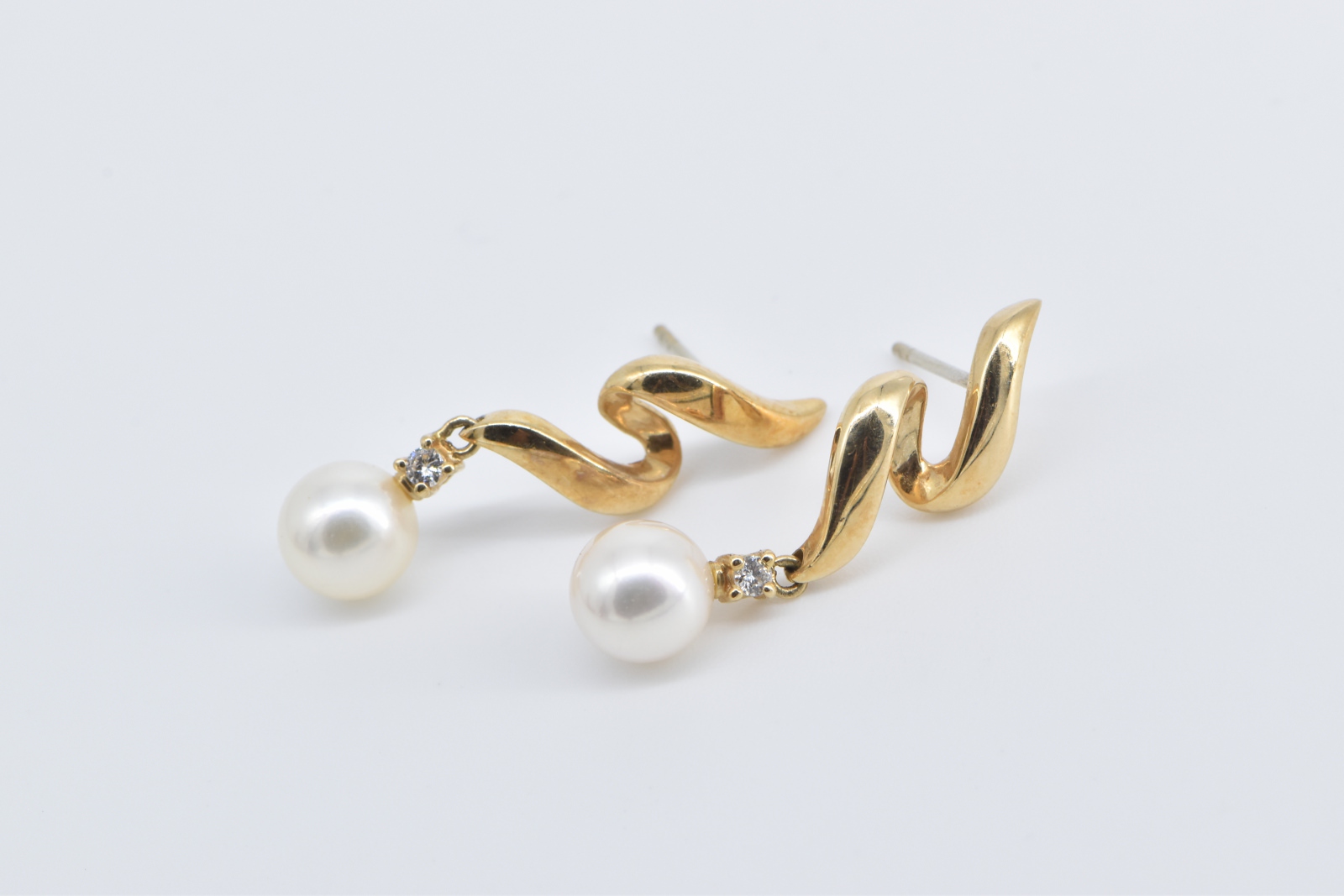 14K Pearl Diamond Swirl Dangle Drop Fashion Yellow Gold Earrings