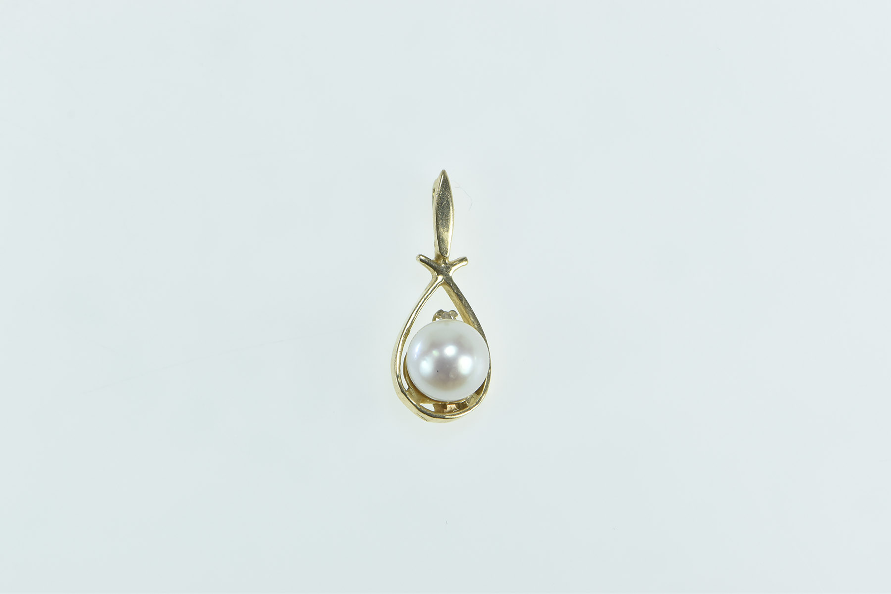 14K Pearl Vintage Diamond Accent Classic Yellow Gold Pendant
