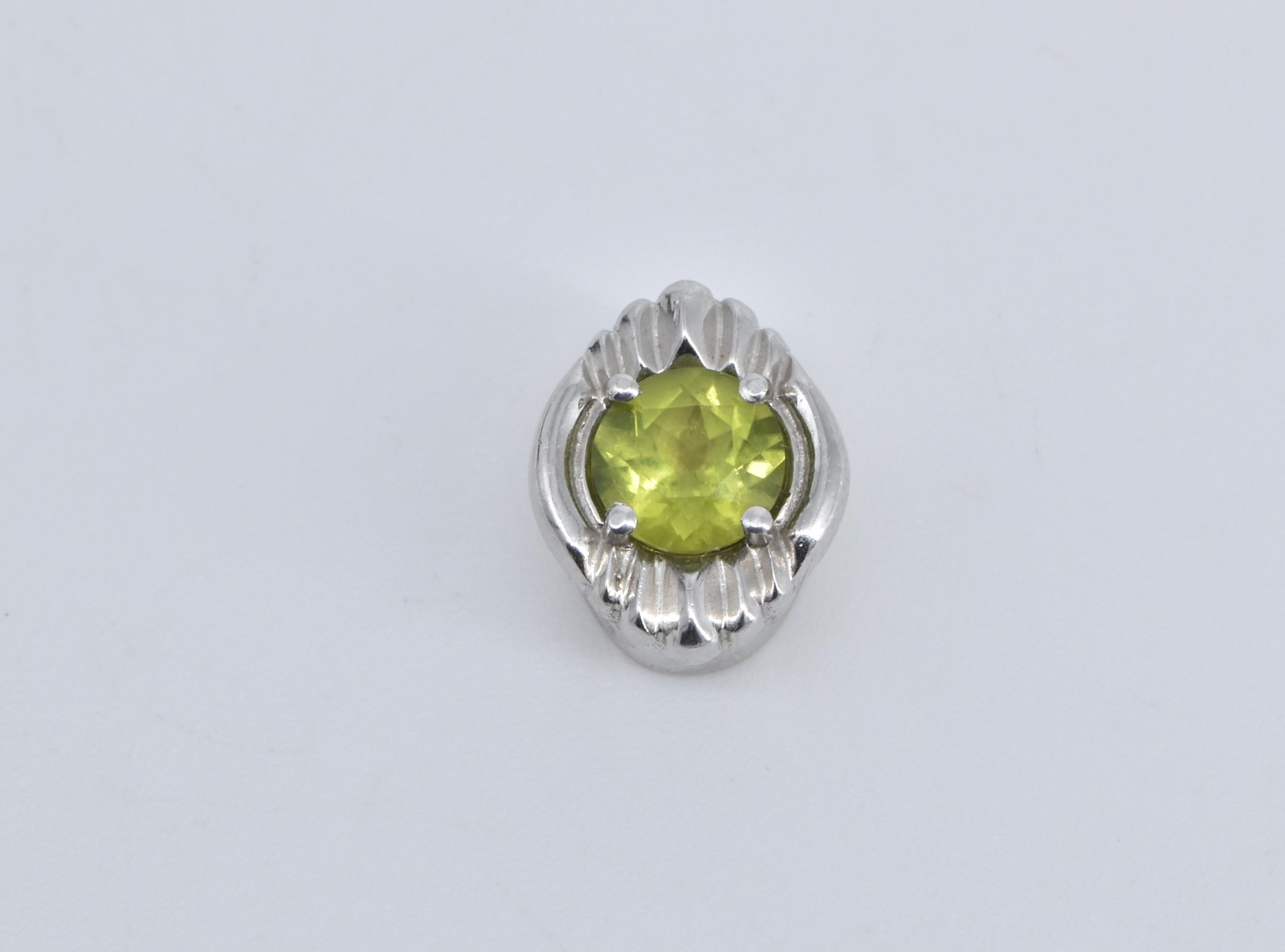 14K Round Peridot Ornate Slide Bracelet White Gold Charm/Pendant