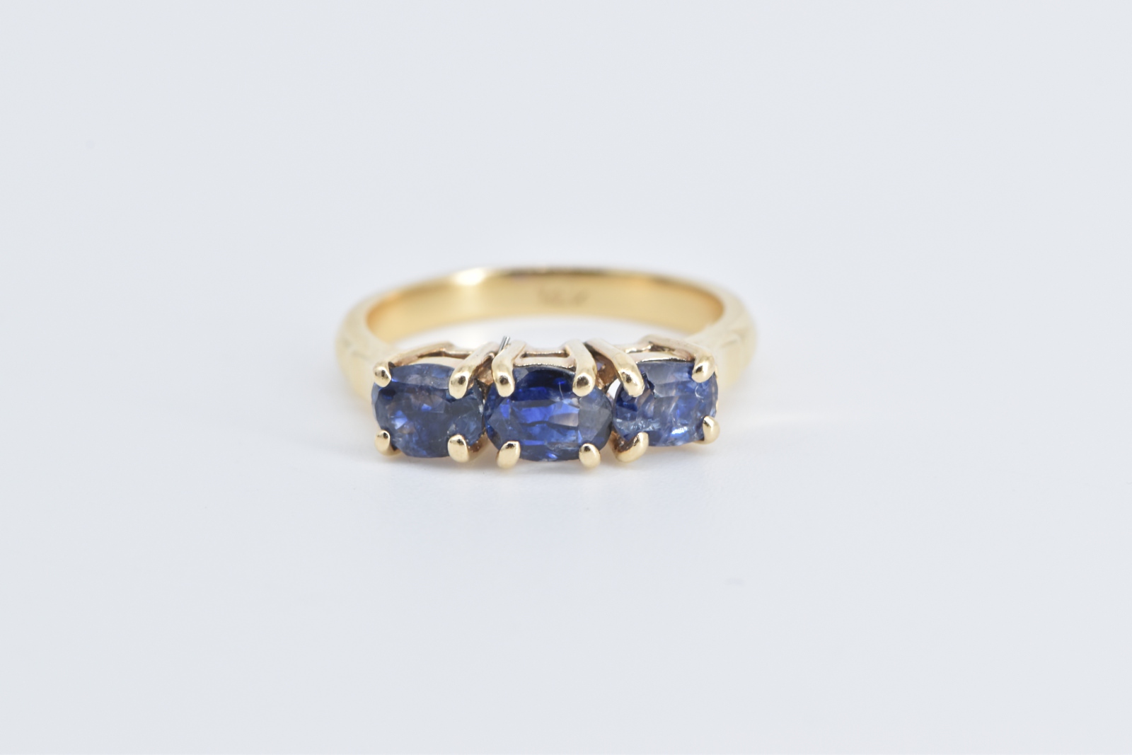 14K Three Stone Natural Sapphire Vintage Yellow Gold Ring, Size 4.5