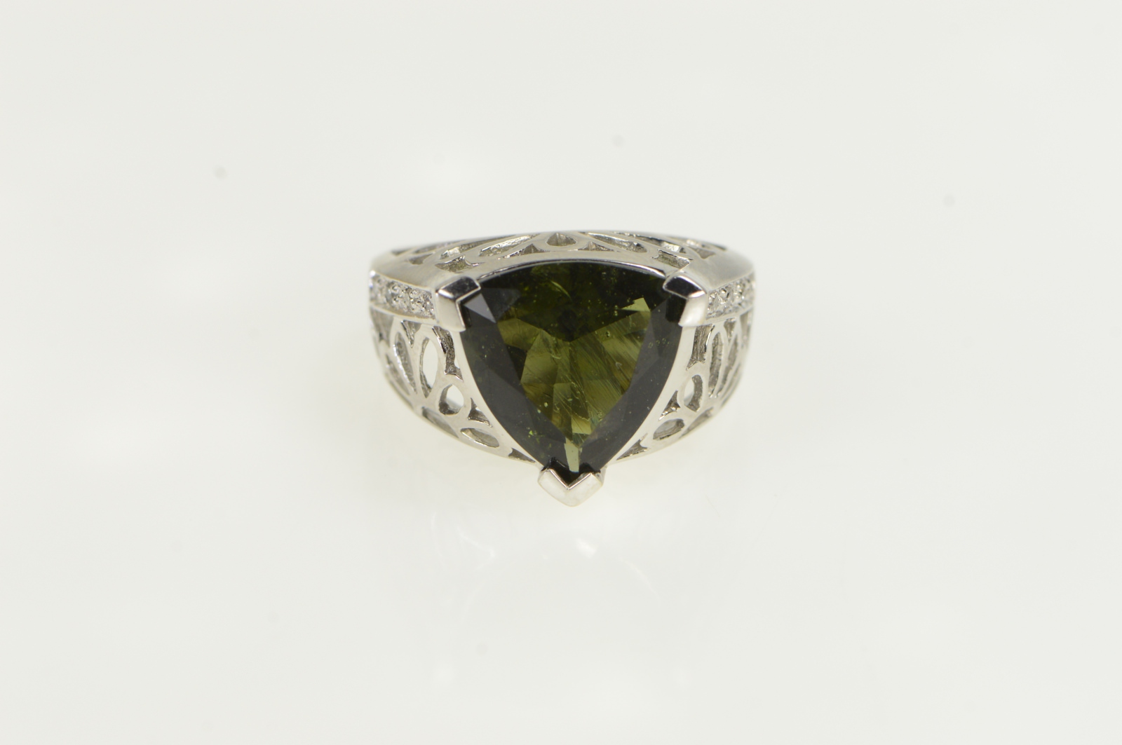 14K Trillion Green Stone Ornate Floral Cocktail White Gold Ring, Size 6