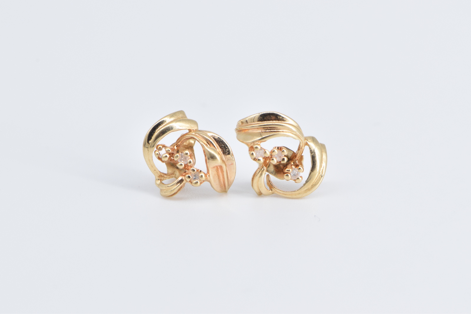 14K Vintage Diamond Cluster Curved Fashion Stud Yellow Gold Earrings