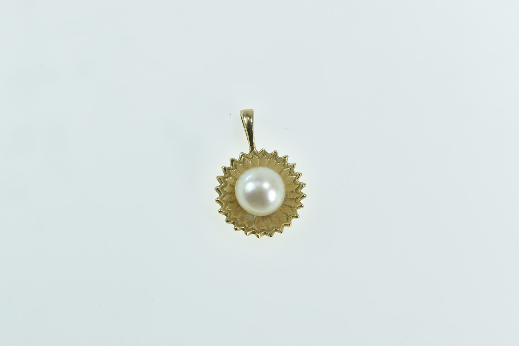 14K Vintage Flower Sun 7.7mm Pearl Fashion Yellow Gold Pendant