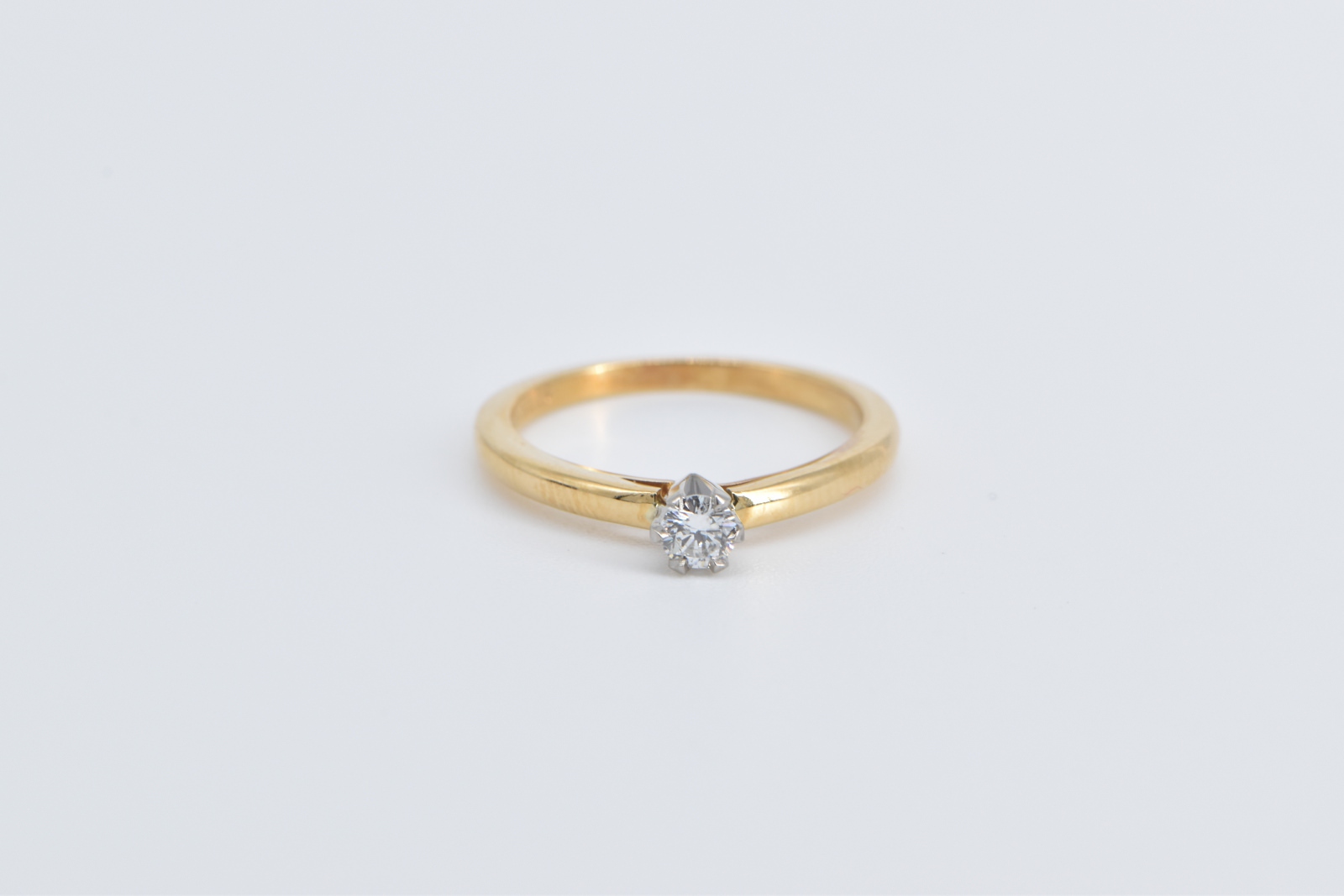 18K 0.22 Ct Diamond Solitaire Classic Engagement Yellow Gold Ring, Size 4.5