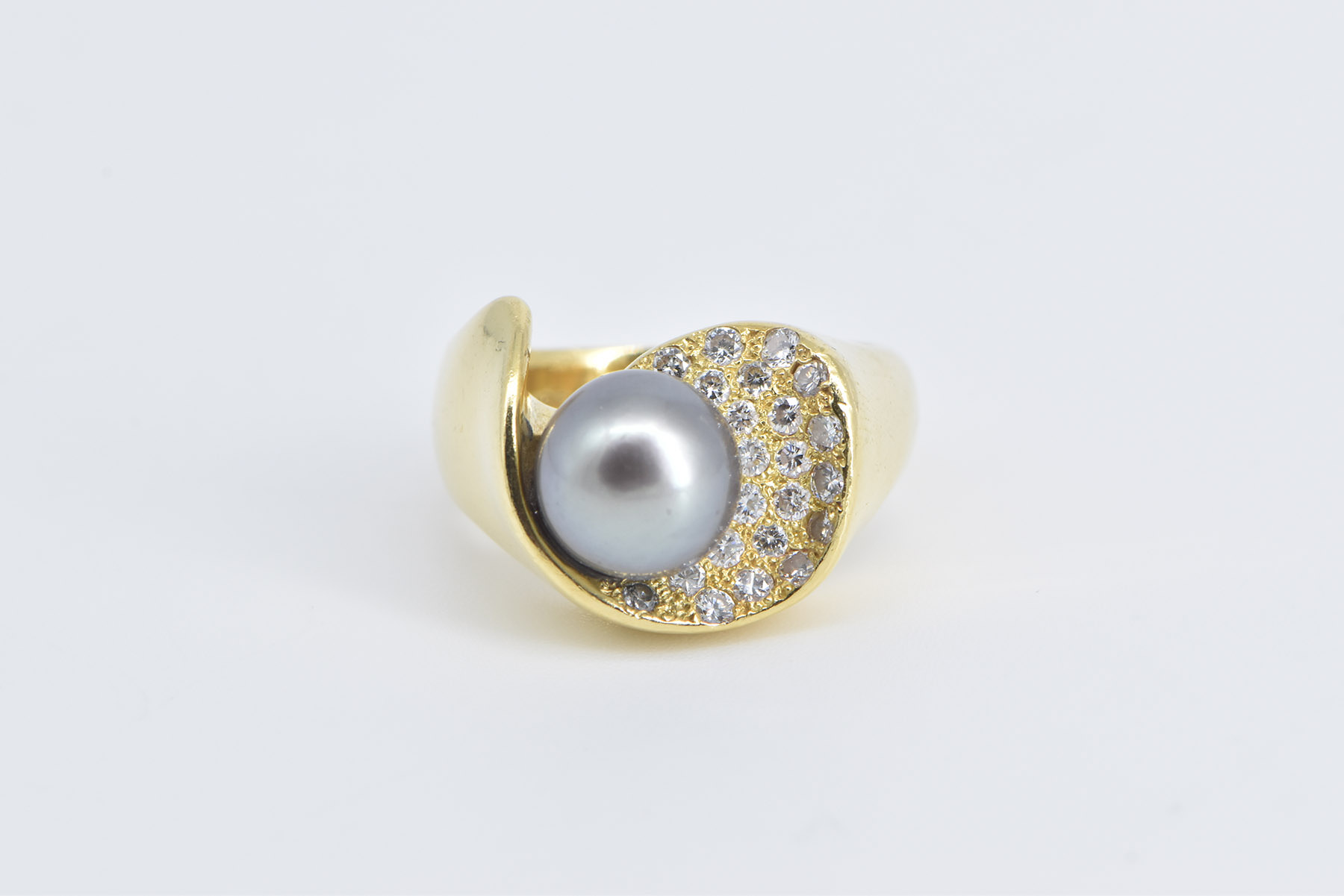 18K 0.50 Ctw Diamond Pearl Tahitian Pearl Vintage Yellow Gold Ring, Size 6.5