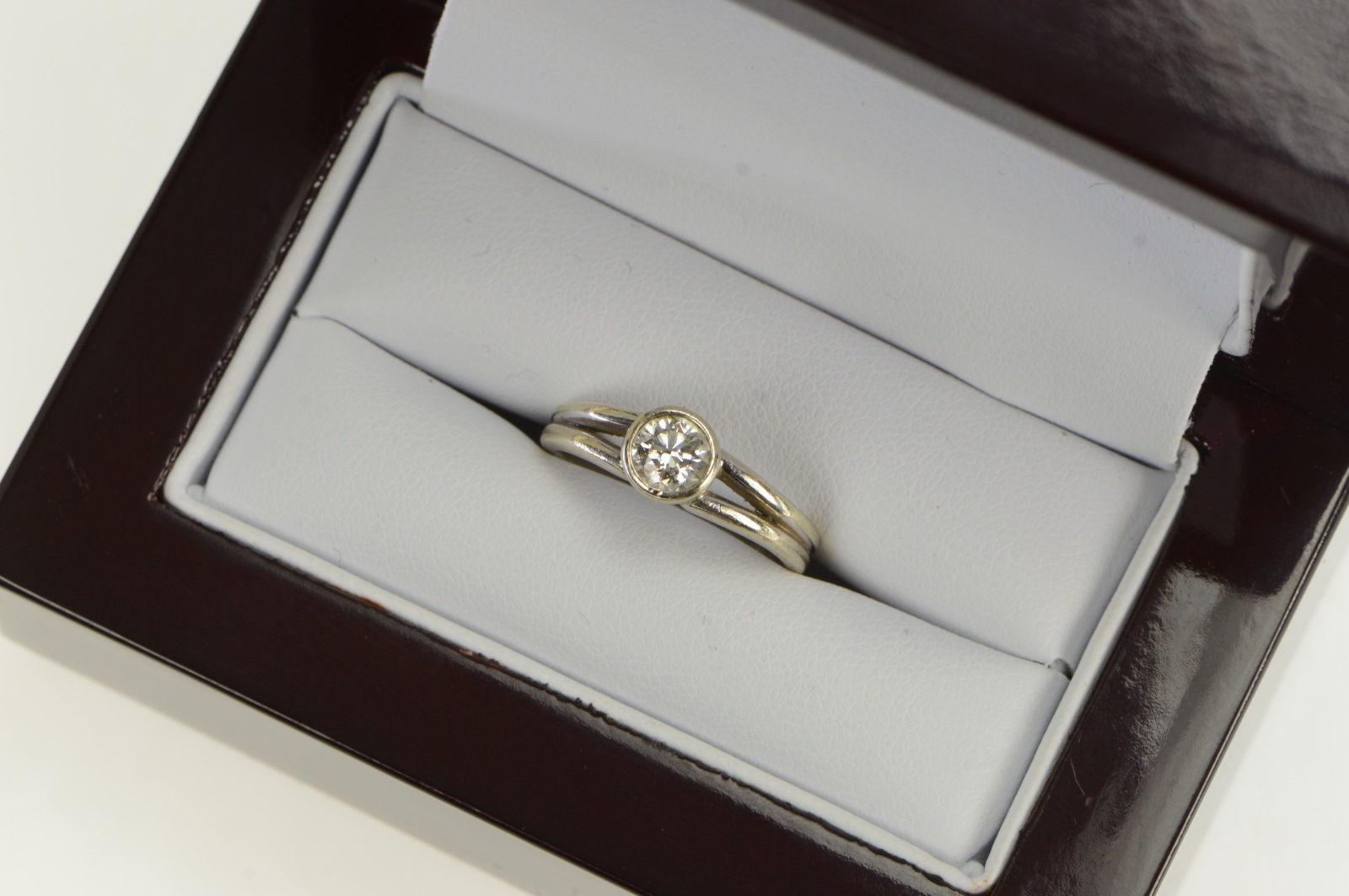 18K 0.52 Ct Round Diamond Classic Engagement White Gold Ring, Size 5