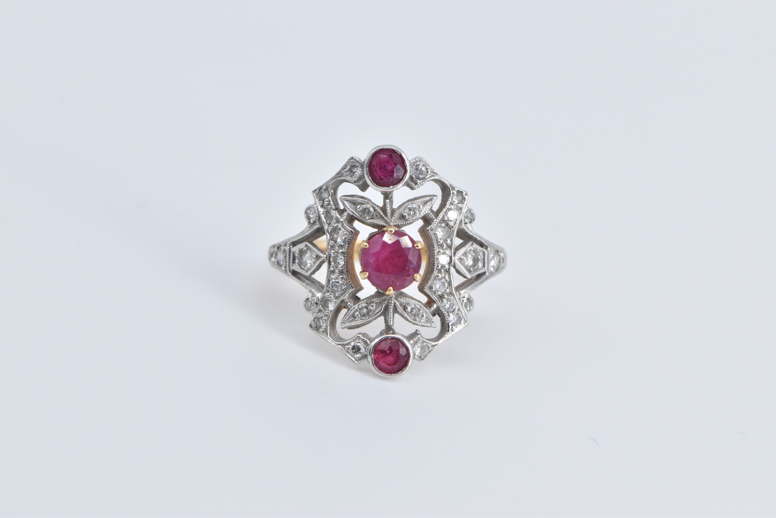 18K 0.83 Ctw Natural Ruby Diamond Filigree Yellow Gold Ring, Size 7