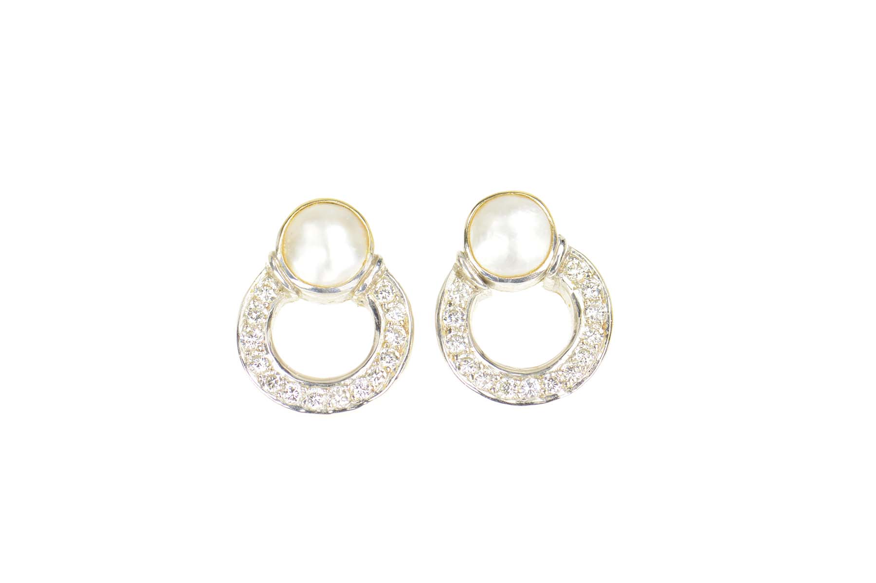 18K 0.84 Ctw Button Pearl Diamond Circle Statement White Gold Earrings