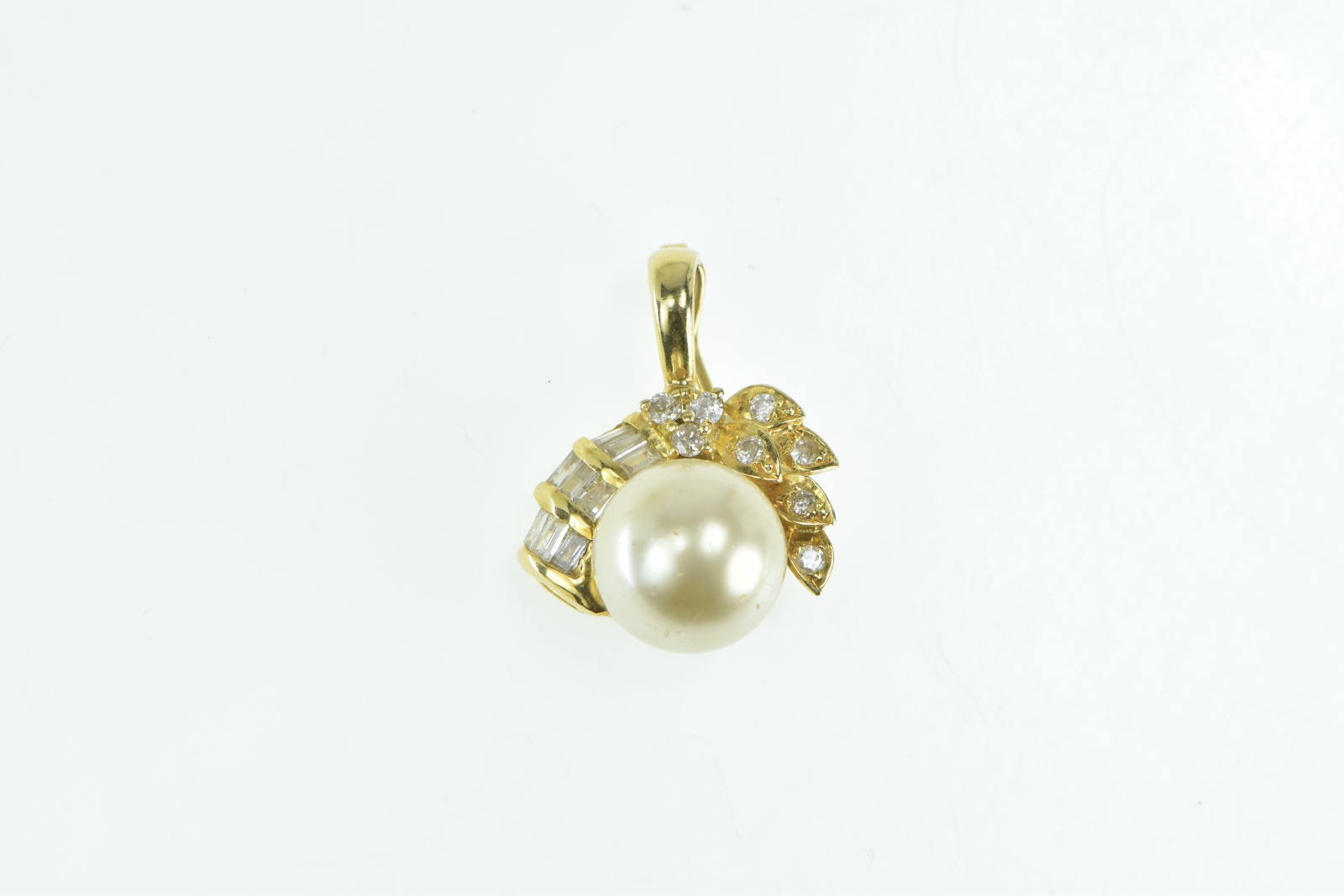 18K 10.8mm Cultured Pearl Diamond Vintage Yellow Gold Pendant