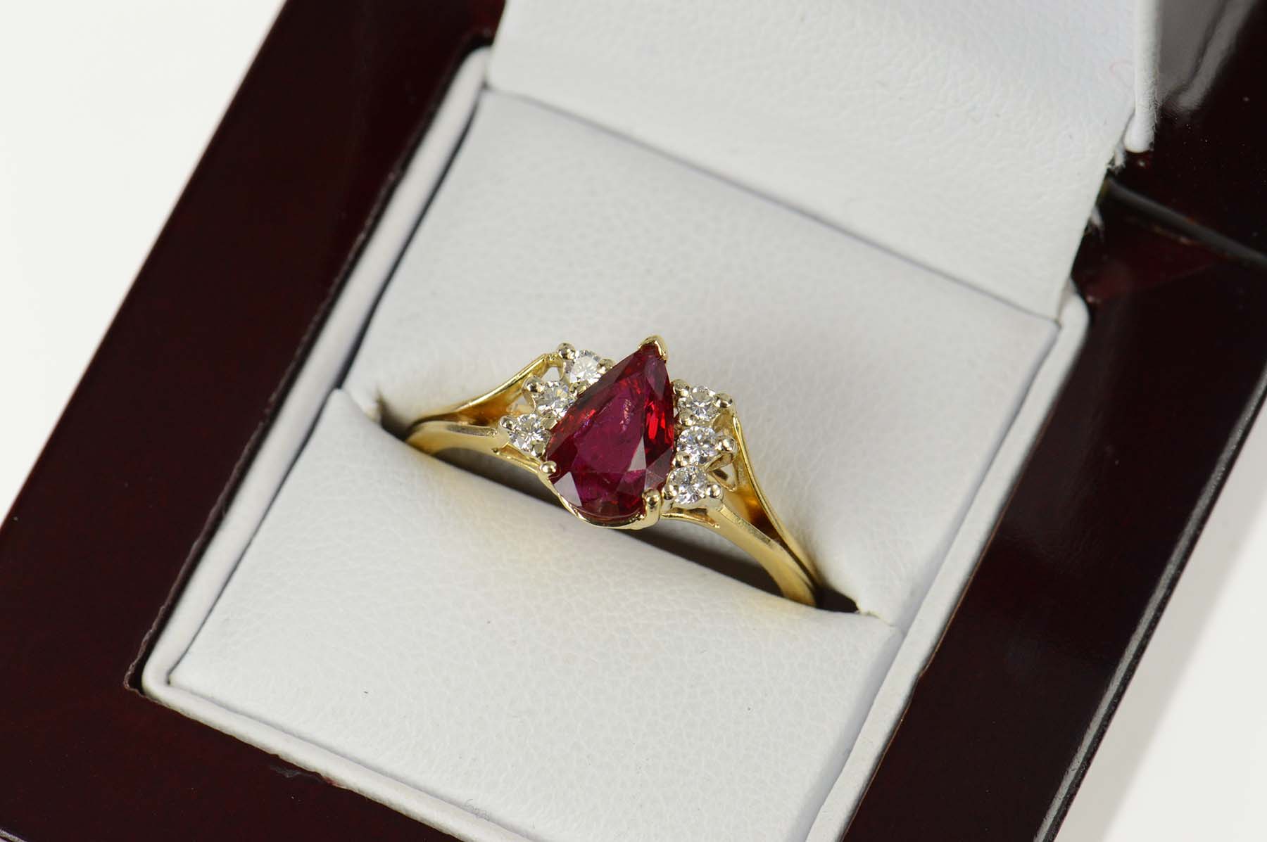 18K 1.10 Ctw Pear Ruby Diamond Engagement Yellow Gold Ring, Size 9