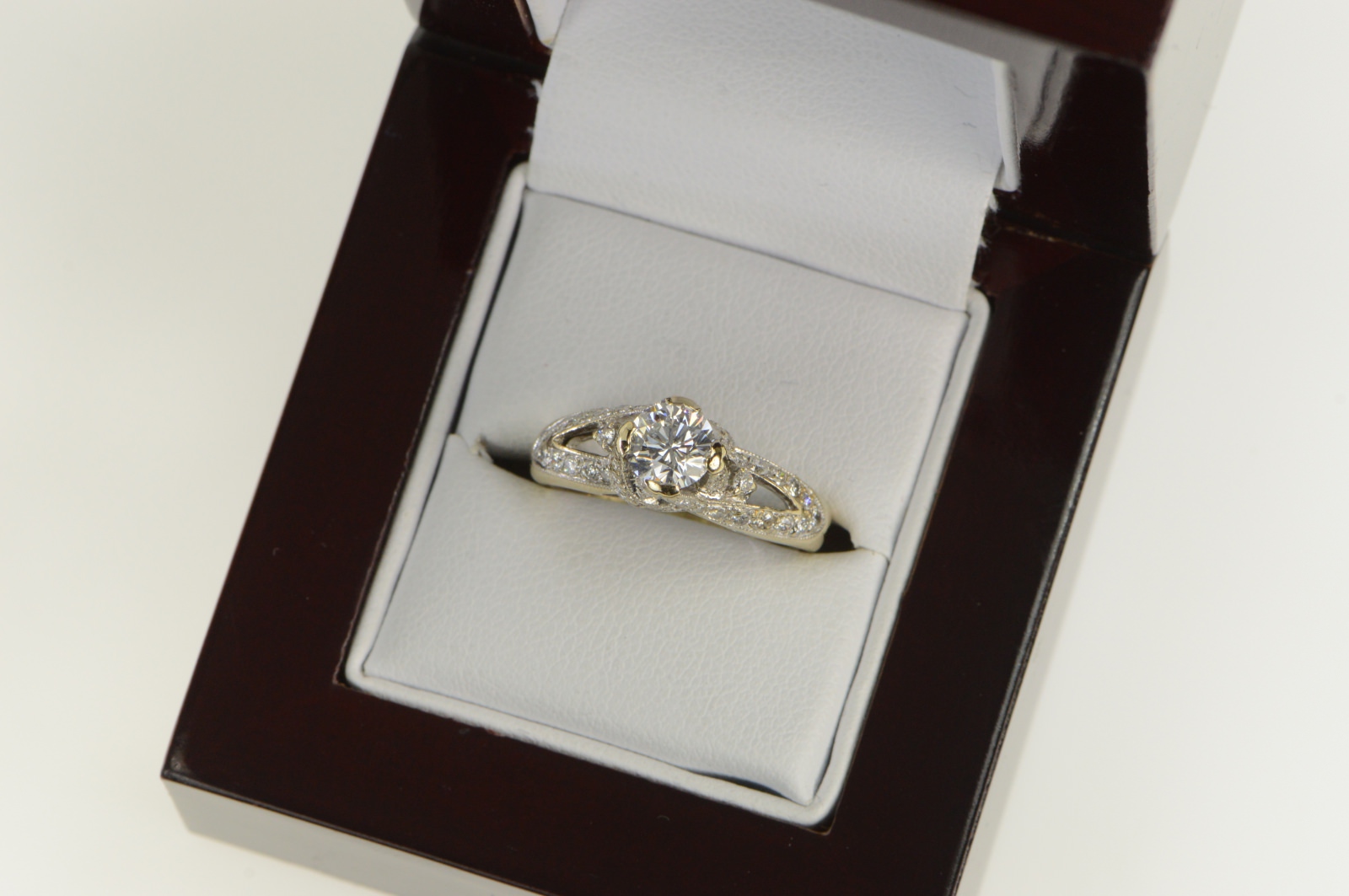 18K 1.25 Ctw Diamond 0.75 Ct Engagement Yellow Gold Ring, Size 5.25
