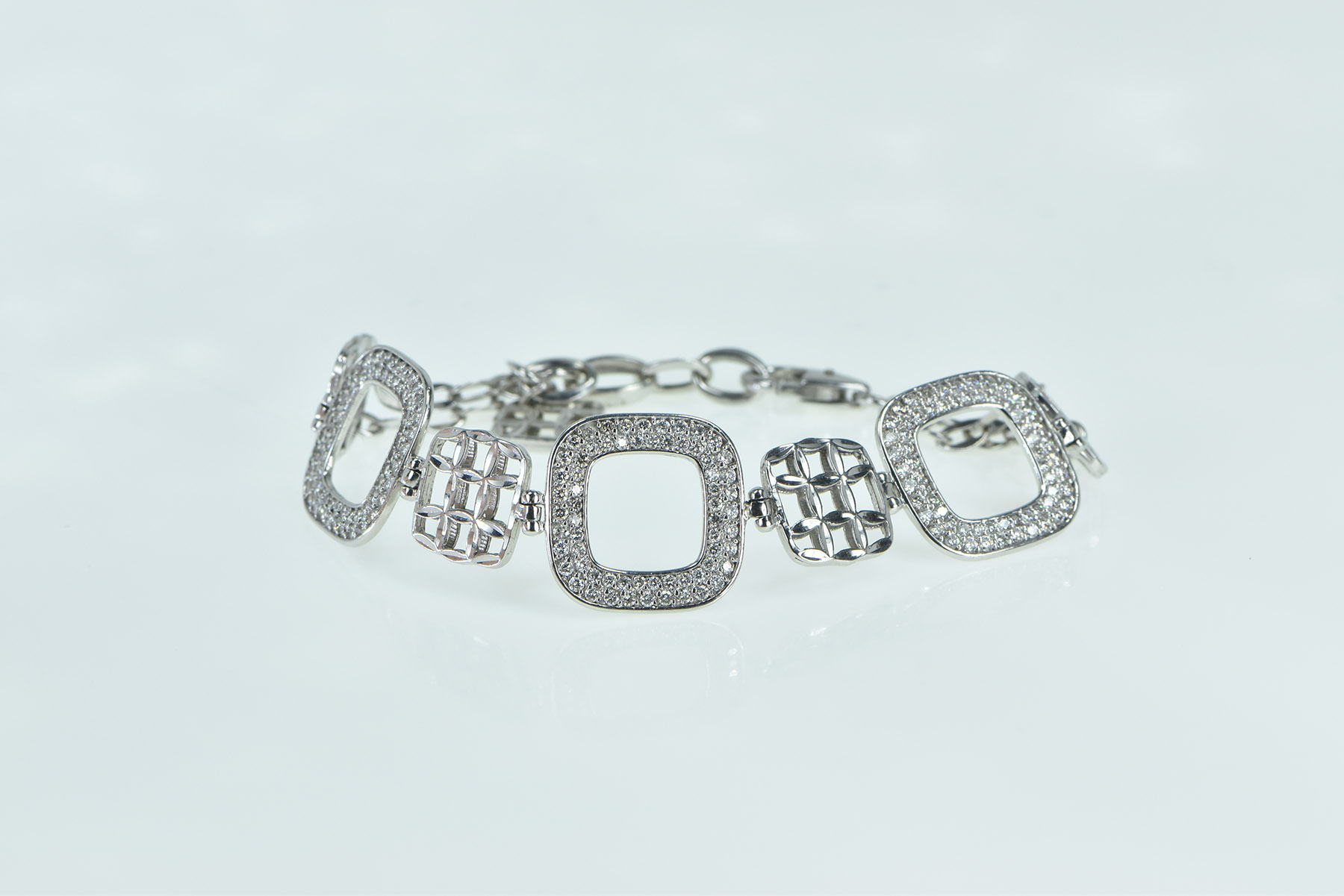 18K 2.10 Ctw Diamond Geometric Square Chain White Gold Bracelet 7.25"